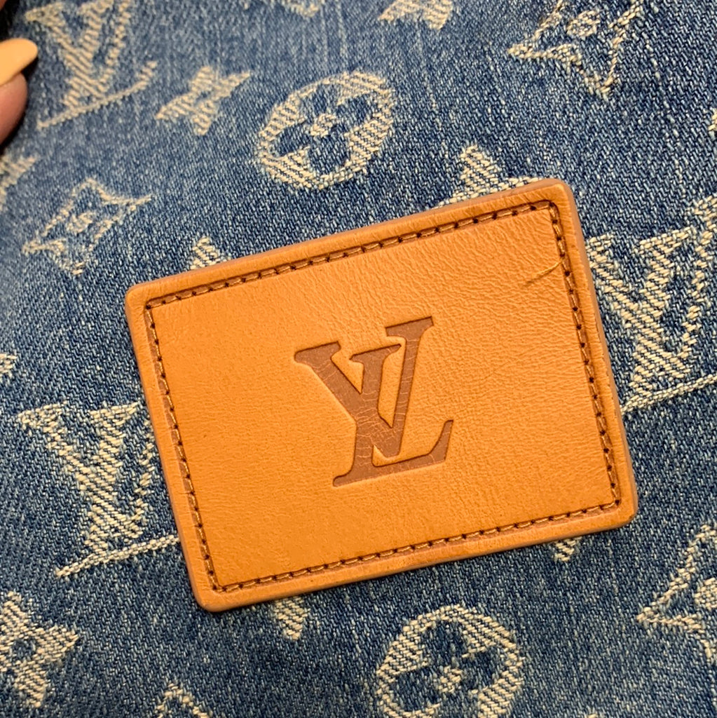 Louis Vuitton Supreme Authenticated Leather Purse
