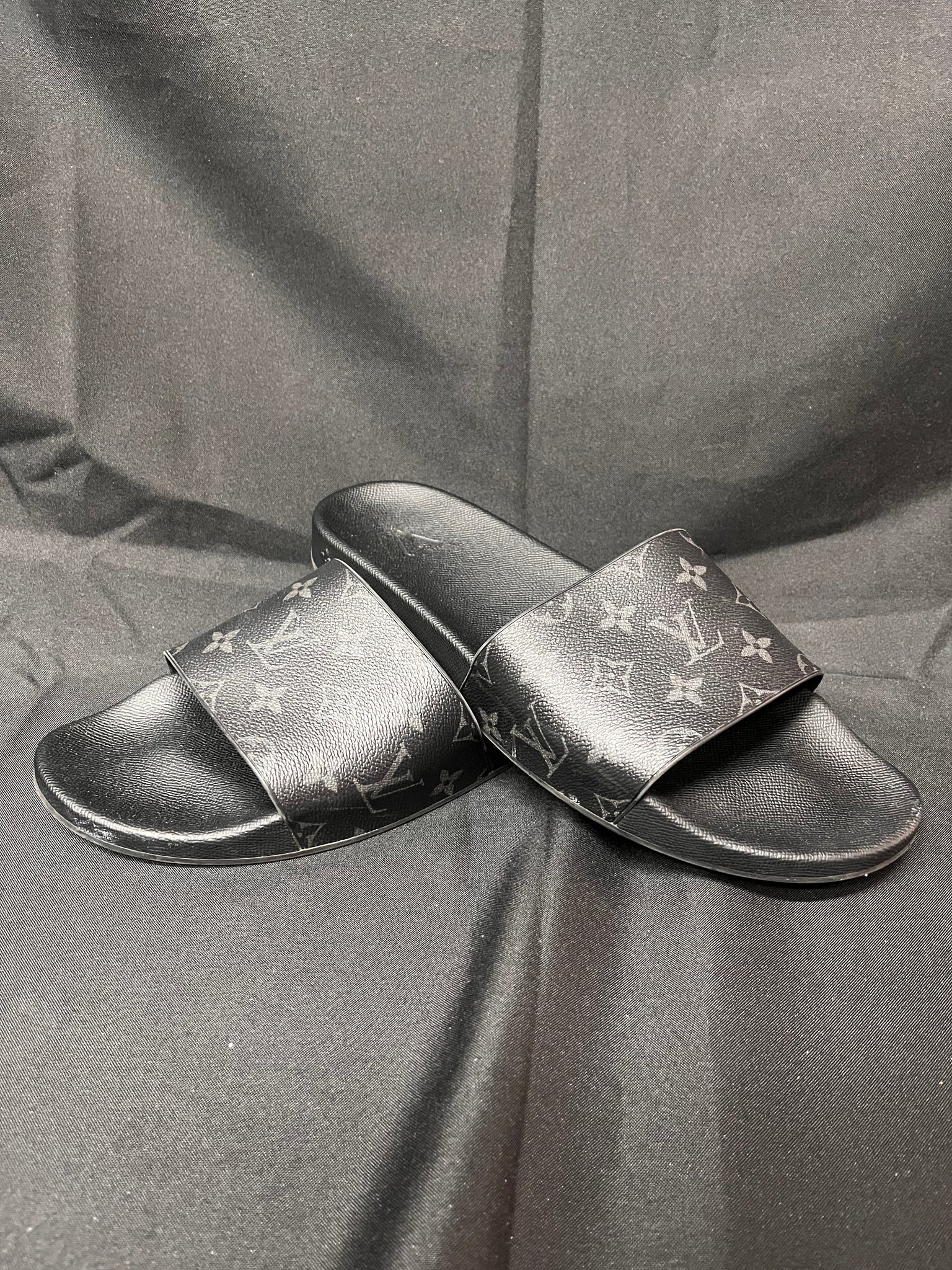Louis Rubber Waterfront Mule Sandals – Uptown Cheapskate