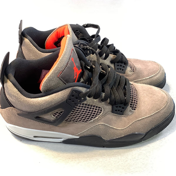 Jordan 4 Retro Sneakers